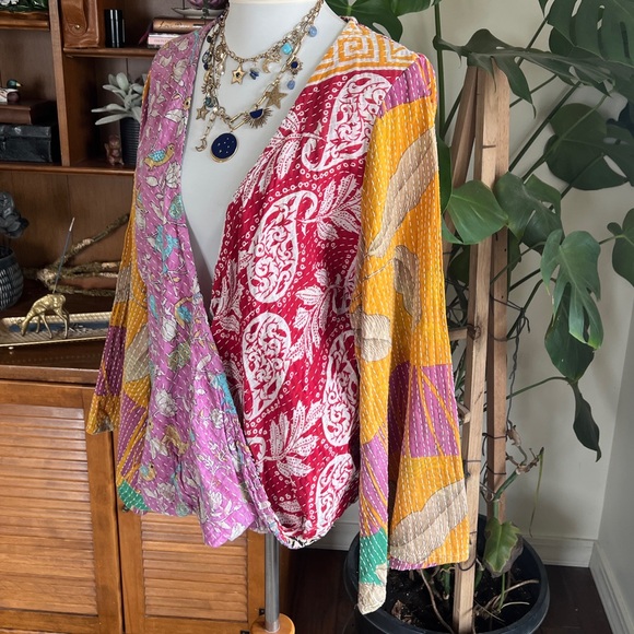 Kantha Bae Birds & Floral Kantha Deep V Drapey Faux Wrap Shirt OS - Picture 9 of 11